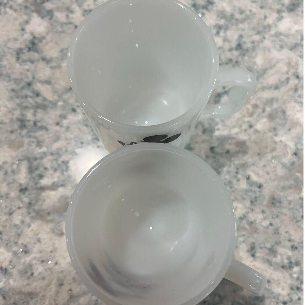 Vintage Pair Of Disney Milk Glass Pedestal Mugs Featuring Minnie & Mickey Mouse - Picture 5 of 7